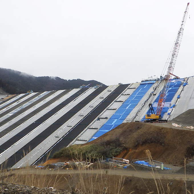 南摩ダムフェイススラブ